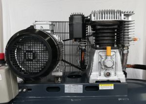 300 l Piston air compressor with belt drive, 51020