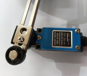 Краен изключвател ME-8108 с регулируемо ролково рамо за автосервизни подемници - нов